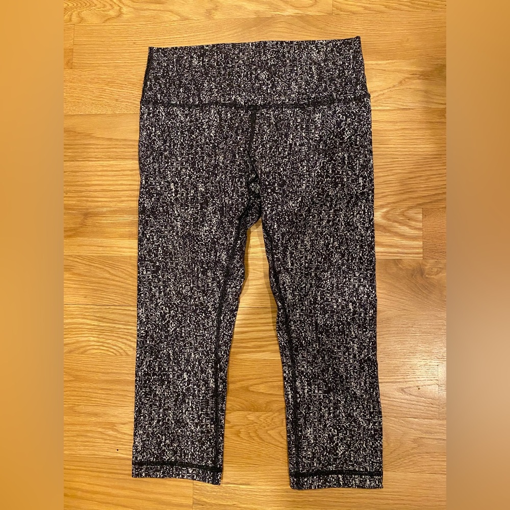 Lululemon Womens 8 Wunder Under Tight Leggings High Rise Black and White Print